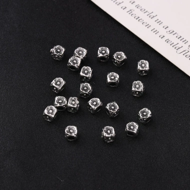 Miếng Đệm Hạt Bạc Trái Tim & Hoa - DIY Phụ Kiện Độc Đáo, Giá 27.048 VND 8 Miếng Đệm Hạt Bạc Trái Tim & Hoa - DIY Phụ Kiện Độc Đáo, Giá 27.048 VND 8