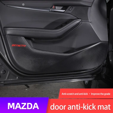 Miếng Lót Da Carbon cho Mazda 3 2.020‑2.026 – Chống Dính, Trang Trí Cửa Sang Trọng