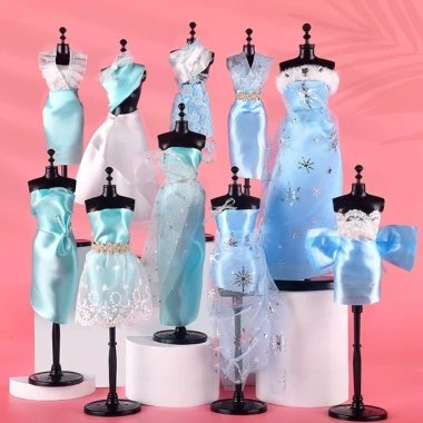 Mini búp bê đứng nhựa giá để váy - Giá 50.945 VND, thích hợp cho mô hình búp bê