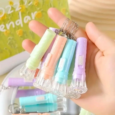Mini Macaron Đèn Pin Di Động Phát Sáng Ngẫu Nhiên - Đồ Chơi Sáng Tạo Giá 7.992₫ 10