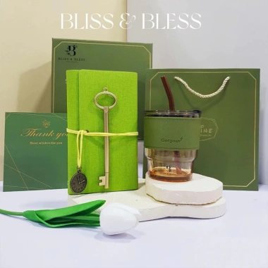 MLADEN Bộ quà tặng sang trọng Bliss & Bless Ly da 400ml, sổ tay, bút chìa khóa, giá ưu đãi 215.600 VND