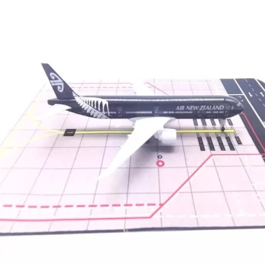 Mô hình máy bay Air New Zealand Boeing 777 18cm Giá ưu đãi 235.000₫ 3 Mô hình máy bay Air New Zealand Boeing 777 18cm Giá ưu đãi 235.000₫ 3