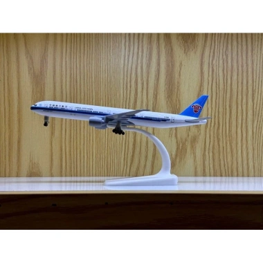 Mô hình máy bay China Southern chi tiết, đồ chơi sưu tập cao cấp - Giá 235.000 VND (giảm từ 300.800) Mô hình máy bay China Southern chi tiết, đồ chơi sưu tập cao cấp - Giá 235.000 VND (giảm từ 300.800)