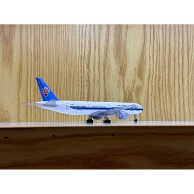 Mô hình máy bay China Southern chi tiết, đồ chơi sưu tập cao cấp - Giá 235.000 VND (giảm từ 300.800) 2 Mô hình máy bay China Southern chi tiết, đồ chơi sưu tập cao cấp - Giá 235.000 VND (giảm từ 300.800) 2