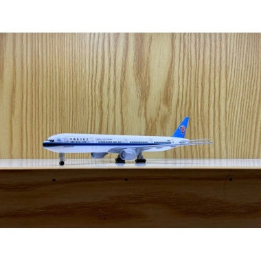 Mô hình máy bay China Southern chi tiết, đồ chơi sưu tập cao cấp - Giá 235.000 VND (giảm từ 300.800) 3 Mô hình máy bay China Southern chi tiết, đồ chơi sưu tập cao cấp - Giá 235.000 VND (giảm từ 300.800) 3