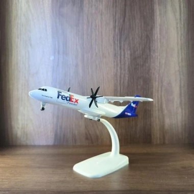 Mô hình máy bay FeDex ATR72 20cm chi tiết cao – Giá ưu đãi 300.000₫ giảm 60.000₫ 4