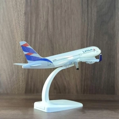 Mô hình máy bay Latam Airlines A320 20cm - Chi tiết thực tế, giá ưu đãi 235.000₫ 2 Mô hình máy bay Latam Airlines A320 20cm - Chi tiết thực tế, giá ưu đãi 235.000₫ 2