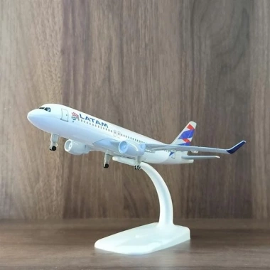 Mô hình máy bay Latam Airlines A320 20cm - Chi tiết thực tế, giá ưu đãi 235.000₫ 4 Mô hình máy bay Latam Airlines A320 20cm - Chi tiết thực tế, giá ưu đãi 235.000₫ 4