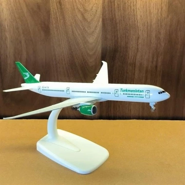 Mô hình máy bay Turkmenistan Airlines B777 18cm - Tinh xảo, giá ưu đãi 235.000 VND 5 Mô hình máy bay Turkmenistan Airlines B777 18cm - Tinh xảo, giá ưu đãi 235.000 VND 5