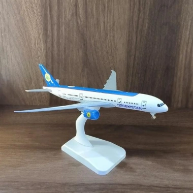Mô hình máy bay Uzbekistan Airways B787 20cm chi tiết tinh xảo, giá ưu đãi 235.000₫ 3
