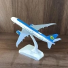 Mô hình máy bay Uzbekistan Airways B787 20cm chi tiết tinh xảo, giá ưu đãi 235.000₫ 4