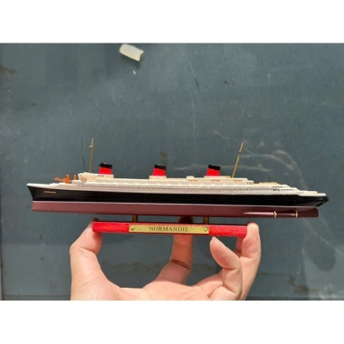 Mô hình tàu Normandy tỷ lệ 1/1.250 Giá ưu đãi 550.000₫ chi tiết lịch sử hải quân