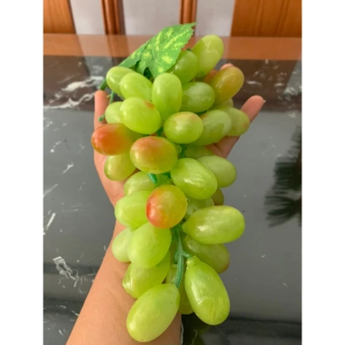 Mô hình trái cây giả chùm nho xanh đỏ đen - Trái to dài giống thật 99% giá 39.000đ