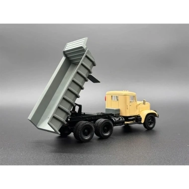 Mô hình xe KRAZ 256B1 màu be-xám, giá ưu đãi 1.050.000 VNĐ, chi tiết thực tế 5 Mô hình xe KRAZ 256B1 màu be-xám, giá ưu đãi 1.050.000 VNĐ, chi tiết thực tế 5
