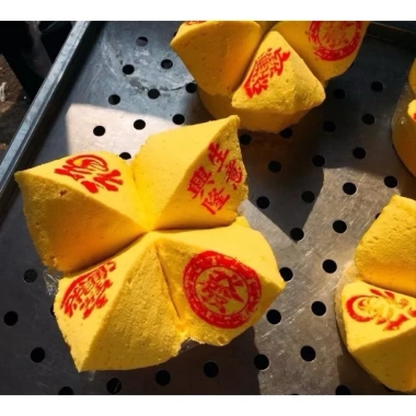 Mộc Câu Đối Hoa Ngữ - Bánh Tổ & Bánh Pía Bình An, Giá 180.000 VND, giảm 41.400 VND 9