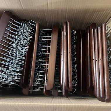 Móc gỗ đa năng 8 thanh – Treo đồ lót, khăn, thắt lưng, cà vạt, túi, mũ – 21.000đ 9 Móc gỗ đa năng 8 thanh – Treo đồ lót, khăn, thắt lưng, cà vạt, túi, mũ – 21.000đ 9
