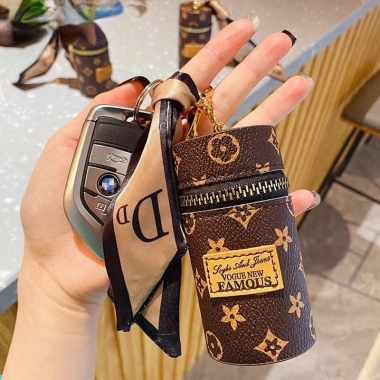 Móc khóa da thiết kế hộp đựng đồ + túi son môi mini - Phụ kiện thời trang chỉ 38.000₫ 9 Móc khóa da thiết kế hộp đựng đồ + túi son môi mini - Phụ kiện thời trang chỉ 38.000₫ 9