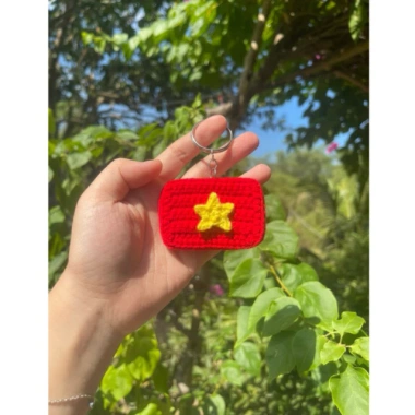 Móc khoá lá cờ tổ quốc bằng len handmade - Giá chỉ 25.000, ưu đãi giảm giá