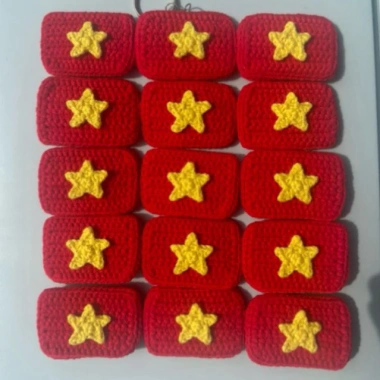 Móc khoá lá cờ tổ quốc bằng len handmade - Giá chỉ 25.000, ưu đãi giảm giá