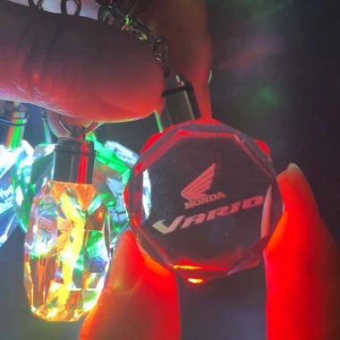Móc Khóa LED 7 Màu Pha Lê Tùy Chỉnh Honda Wave 110i-125i - Đẹp, Cá Tính, 88.597₫ 4 Móc Khóa LED 7 Màu Pha Lê Tùy Chỉnh Honda Wave 110i-125i - Đẹp, Cá Tính, 88.597₫ 4
