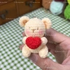 Móc khoá len gấu ngồi ôm dâu và tim - Thiết kế đáng yêu, giá ưu đãi 39.000đ 3