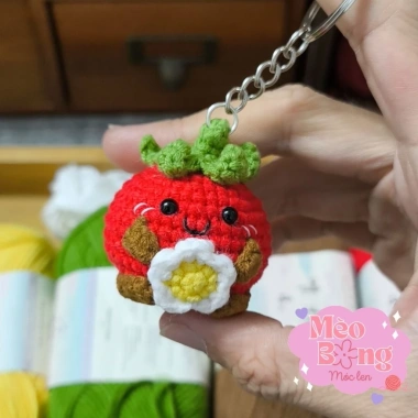 Móc khóa len hình quả cà chua ôm bông hoa cute phong cách trẻ trung - Giá chỉ 29.000đ, giảm mạnh so với 35.960đ 6 Móc khóa len hình quả cà chua ôm bông hoa cute phong cách trẻ trung - Giá chỉ 29.000đ, giảm mạnh so với 35.960đ 6