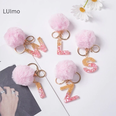 Móc khóa Luimo hồng pompom lông tơ 26 chữ cái, túi xách, quà tặng SBS 25.095₫ 5