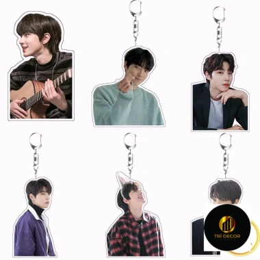 Móc khóa mặt dây chuyền hai mặt Acrylic Hwang In Youp - Giá chỉ 15.500₫