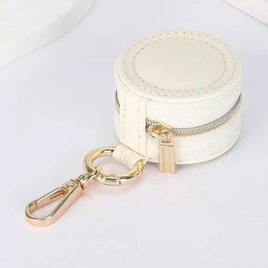 Móc khóa Mini, bộ sắp xếp nhẫn & bông tai, túi PU cho ví, ba lô - Giá 97.006đ 4 Móc khóa Mini, bộ sắp xếp nhẫn & bông tai, túi PU cho ví, ba lô - Giá 97.006đ 4