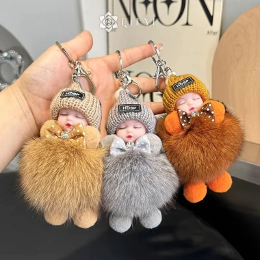 Móc Khóa Ngủ Bé Qrhyk Mềm Lông Tơ Sang Trọng, Búp Bê Nữ Cô Gái, Túi Mặt, Dây Chuyền, Ba Lô – Giá chỉ 27.500₫ 3