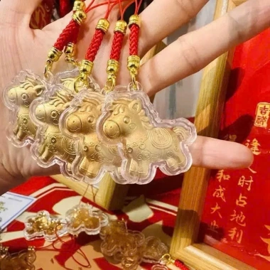 Móc Khóa Ngựa Bông Vàng Dễ Thương Treo Balo Túi Xách Quà Tết 2.026 May Mắn 17.000 8 Móc Khóa Ngựa Bông Vàng Dễ Thương Treo Balo Túi Xách Quà Tết 2.026 May Mắn 17.000 8