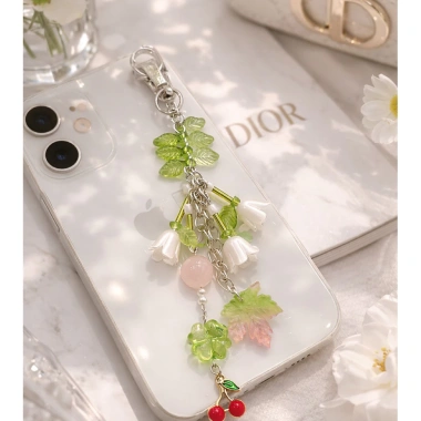 Móc Khóa Trang Trí Noiry – Hoa Trắng & Cherry Đỏ Phối Hạt Pha Lê, Giá chỉ 35.000₫ 6