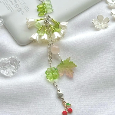 Móc Khóa Trang Trí Noiry – Hoa Trắng & Cherry Đỏ Phối Hạt Pha Lê, Giá chỉ 35.000₫ 7