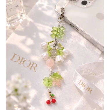 Móc Khóa Trang Trí Noiry – Hoa Trắng & Cherry Đỏ Phối Hạt Pha Lê, Giá chỉ 35.000₫ 8