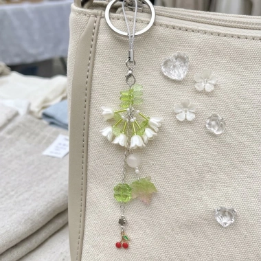 Móc Khóa Trang Trí Noiry – Hoa Trắng & Cherry Đỏ Phối Hạt Pha Lê, Giá chỉ 35.000₫ 9