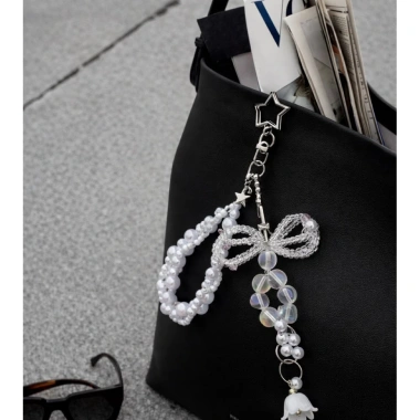 Móc khoá White Serenade – keychain thời trang, thiết kế sang trọng, giảm giá 22% chỉ 65.000 VND