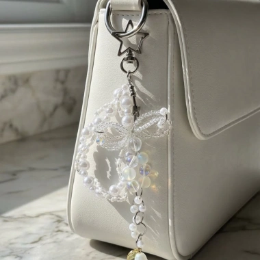Móc khoá White Serenade – keychain thời trang, thiết kế sang trọng, giảm giá 22% chỉ 65.000 VND