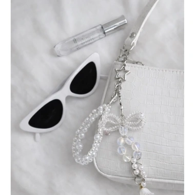 Móc khoá White Serenade – keychain thời trang, thiết kế sang trọng, giảm giá 22% chỉ 65.000 VND