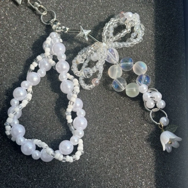 Móc khoá White Serenade – keychain thời trang, thiết kế sang trọng, giảm giá 22% chỉ 65.000 VND