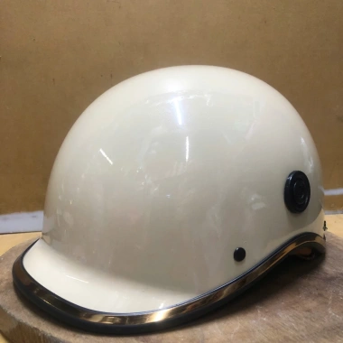 Mũ bảo hiểm kiểu Nhật nón cá heo 2 mắt 2 nút ron si - Giá ưu đãi 76.500₫ 2 Mũ bảo hiểm kiểu Nhật nón cá heo 2 mắt 2 nút ron si - Giá ưu đãi 76.500₫ 2