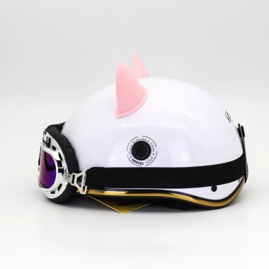 Mũ bảo hiểm nửa đầu Hpro cao cấp FreeSize 54-58cm kèm kính phi công, tai mèo cute, thời trang cá tính 304.999đ 3 Mũ bảo hiểm nửa đầu Hpro cao cấp FreeSize 54-58cm kèm kính phi công, tai mèo cute, thời trang cá tính 304.999đ 3