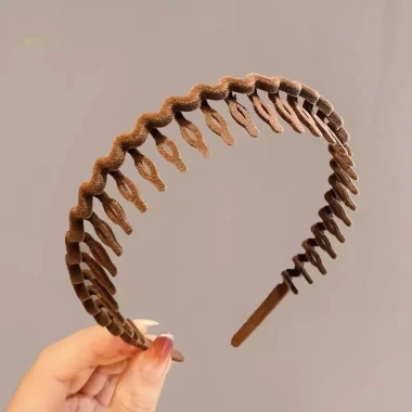 Mũ bé gái nhung mềm đơn giản, chống trơn trượt, quà tặng đáng yêu, giá 36.504₫ 4 Mũ bé gái nhung mềm đơn giản, chống trơn trượt, quà tặng đáng yêu, giá 36.504₫ 4