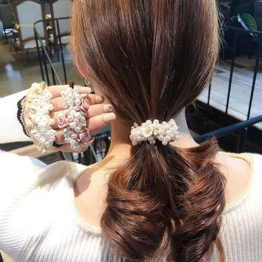 Mũ scrunchies đính hạt ngọc trai ngọt ngào, dây co giãn cho đuôi ngựa - Giá 47.412₫