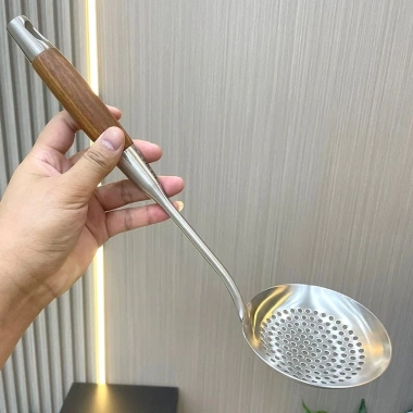 Muôi Muỗng Thủng Cán Gỗ Cách Nhiệt Inox 18/10 Vogue Ella - Bộ Dụng Cụ Nấu Ăn Giá 149.000 7 Muôi Muỗng Thủng Cán Gỗ Cách Nhiệt Inox 18/10 Vogue Ella - Bộ Dụng Cụ Nấu Ăn Giá 149.000 7