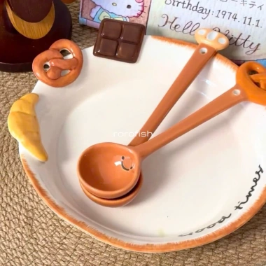 muỗng sứ mini cute hình bánh mì – ăn tráng miệng, pha cà phê, bàn làm việc, 49.000₫ 4 muỗng sứ mini cute hình bánh mì – ăn tráng miệng, pha cà phê, bàn làm việc, 49.000₫ 4
