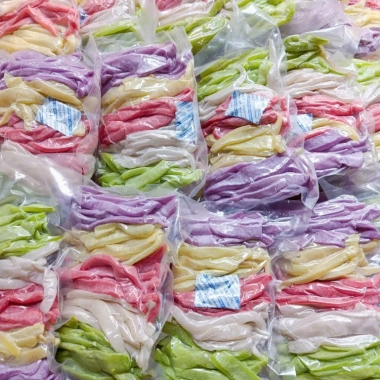 Mứt dừa non sợi mix màu 500g nhà làm, ít đường, thơm ngon, hút chân không, màu rau củ ngẫu nhiên