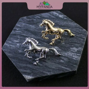 MYPANDA phụ kiện thời trang retro nam - huy hiệu ngựa, mũ, túi, khăn cổ, trâm cài áo - giá 62.040đ 4