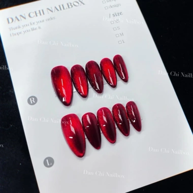 Nailbox móng úp thiết kế sẵn mẫu mắt mèo đen ánh đỏ rượu vang sang chảnh - giá 79.000