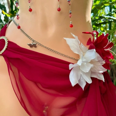 Nàng Tiên Ngọc Đỏ - Bikini Đỏ Rượu, Tặng Dây Chuyền Vỏ Sò, 2 Kẹp Hoa, Giá 1.2 Triệu 5