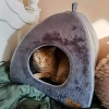 Nệm mèo giữ ấm hình tam giác Cat Cave, vải nhung mềm, chống trượt, phù hợp mùa đông 5